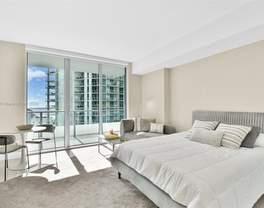 1300 Brickell Bay Dr - Photo Thumbnail 2