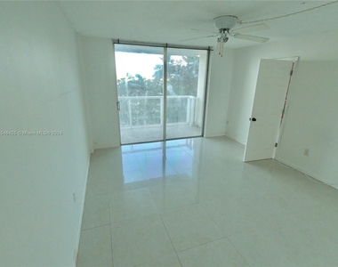 1301 Ne Miami Gardens Dr - Photo Thumbnail 9