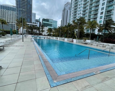 950 Brickell Bay Dr - Photo Thumbnail 6