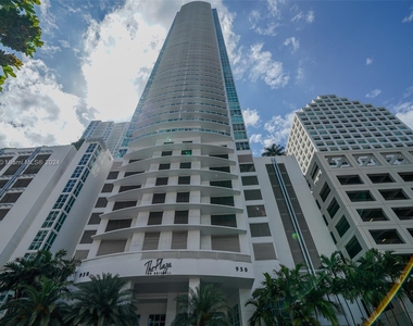 950 Brickell Bay Dr - Photo Thumbnail 11