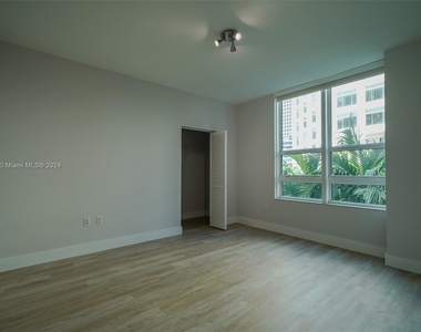 950 Brickell Bay Dr - Photo Thumbnail 8