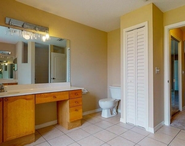 1330 Sw Del Rio Boulevard - Photo Thumbnail 28