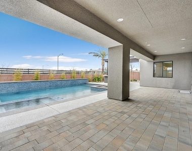 4008 Desert Trace Court - Photo Thumbnail 32