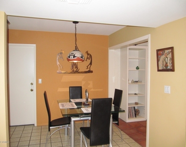 5602 N Camino Del Sol - Photo Thumbnail 8