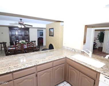 5602 N Camino Del Sol - Photo Thumbnail 2