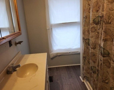 410 Linden Place, Unit A - Photo Thumbnail 4