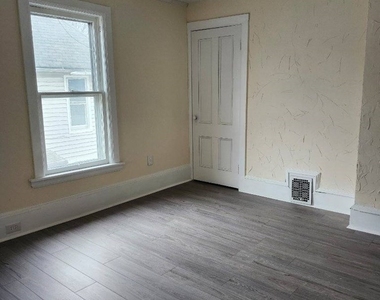 410 Linden Place, Unit A - Photo Thumbnail 6