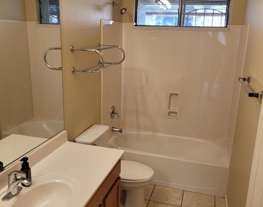 3106 E Kingbird Place - Photo Thumbnail 11