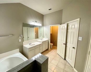 6213 Candletree Lane - Photo Thumbnail 22