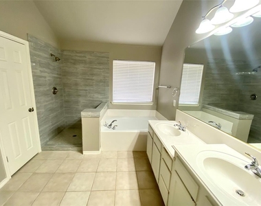 6213 Candletree Lane - Photo Thumbnail 21