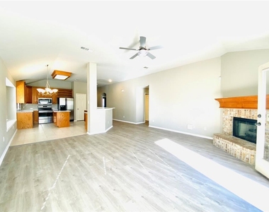 6213 Candletree Lane - Photo Thumbnail 4