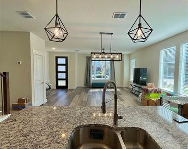 827 Crystal Oak Lane - Photo Thumbnail 9