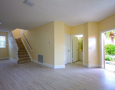 6756 Nw 69th Ct - Photo Thumbnail 2