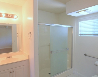 6121 Riverside Drive - Photo Thumbnail 43