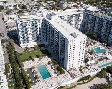 2301 Collins Ave - Photo Thumbnail 16