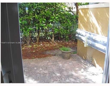 608 Sw 107th Ave - Photo Thumbnail 1