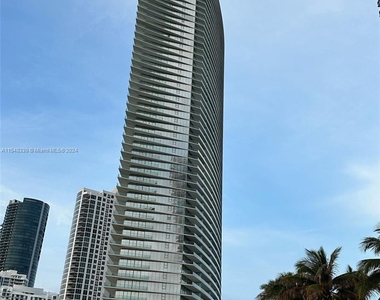 18975 Collins Ave - Photo Thumbnail 0