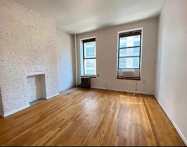 447 West 37th Street - Photo Thumbnail 1