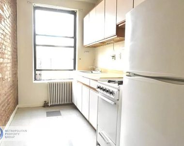 323A East 89th Street - Photo Thumbnail 2