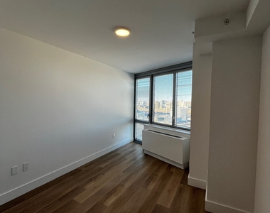 45 Center Blvd | Long Island City - Photo Thumbnail 4