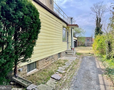 119 Robbins Ave - Photo Thumbnail 9