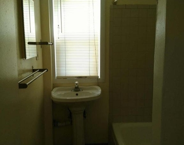 1223 Wylie St Ne - Photo Thumbnail 2