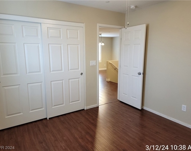 7221 Beach Crystal Street - Photo Thumbnail 24