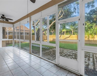 4832 Queen Palm Terrace Ne - Photo Thumbnail 26