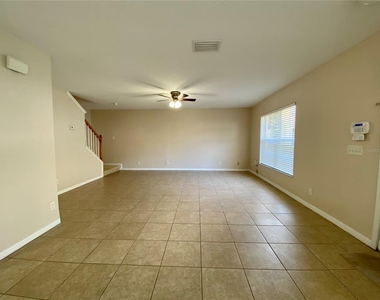 211 Hardcastle Pl - Photo Thumbnail 2