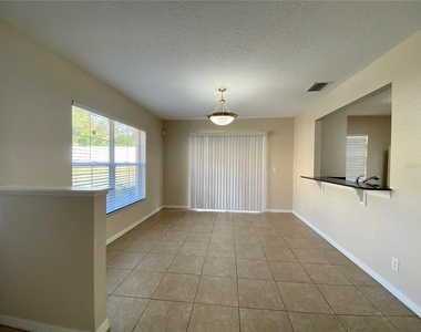 211 Hardcastle Pl - Photo Thumbnail 4