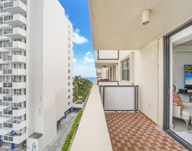 1621 Collins Ave - Photo Thumbnail 11