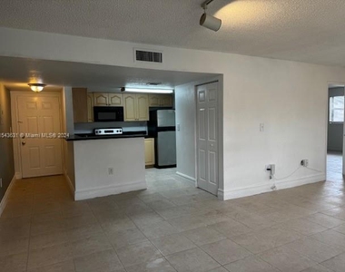 9956 Nob Hill Ln - Photo Thumbnail 2