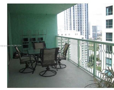 1200 Brickell Bay Dr - Photo Thumbnail 3