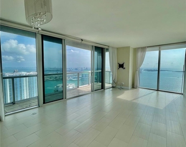 495 Brickell Ave - Photo Thumbnail 3