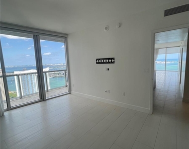 495 Brickell Ave - Photo Thumbnail 15