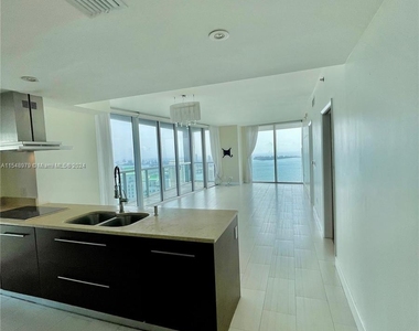 495 Brickell Ave - Photo Thumbnail 2