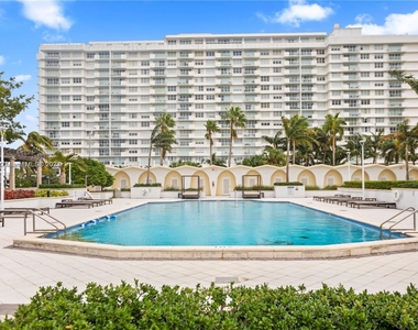 5600 Collins Ave - Photo Thumbnail 6