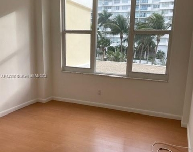 5600 Collins Ave - Photo Thumbnail 13