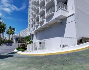 5401 Collins Ave - Photo Thumbnail 1