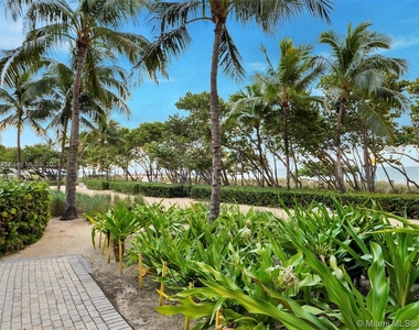 10275 Collins Ave - Photo Thumbnail 36