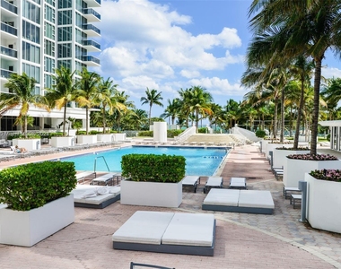 10275 Collins Ave - Photo Thumbnail 34