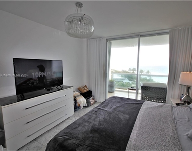 5151 Collins Ave - Photo Thumbnail 16