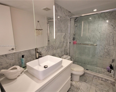 5151 Collins Ave - Photo Thumbnail 13