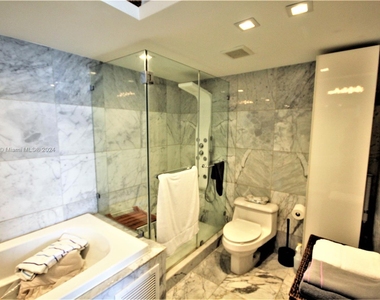 5151 Collins Ave - Photo Thumbnail 11