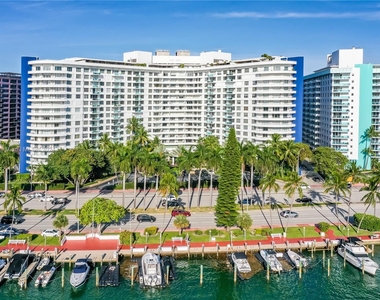 5151 Collins Ave - Photo Thumbnail 22