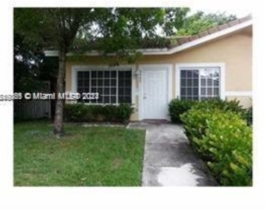 3848 Sw 48th Ave - Photo Thumbnail 0