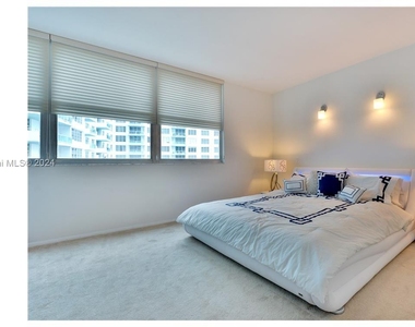 5055 Collins Ave - Photo Thumbnail 5