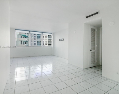 5055 Collins Ave - Photo Thumbnail 12