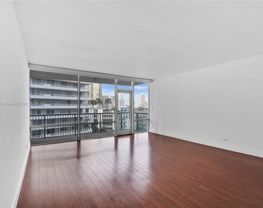 1408 Brickell Bay Dr - Photo Thumbnail 7