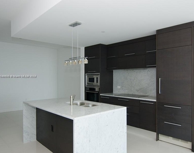 900 Biscayne Blvd - Photo Thumbnail 2